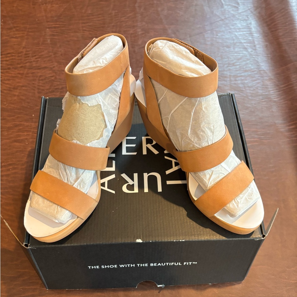 NIB-Naturalizer Brown Wedge Sandals for Women - Picture 2 of 16